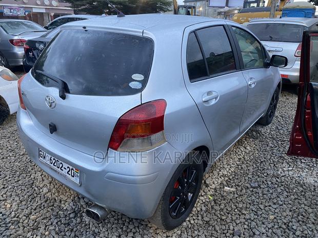 Toyota Vitz 2010 Silver