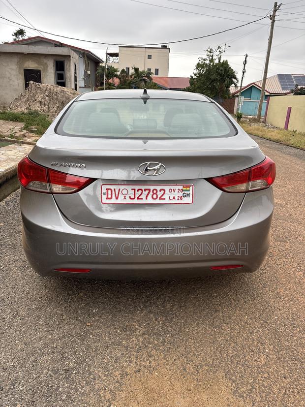 Hyundai Elantra GLS Sedan FWD (1.8L 4cyl 6A) 2013 Gray