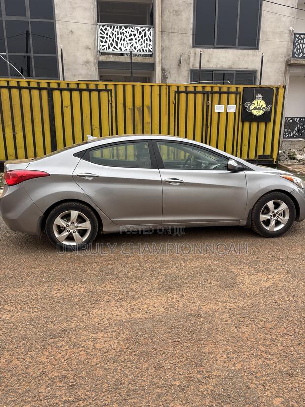 Hyundai Elantra GLS Sedan FWD (1.8L 4cyl 6A) 2013 Gray