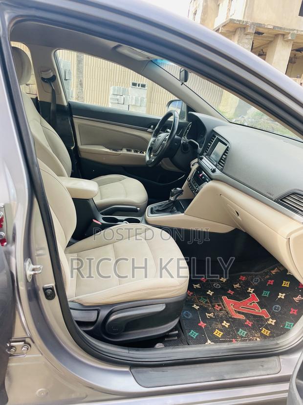 Hyundai Elantra Sport Sedan FWD (1.6L 4cyl 6M) 2017 Gray