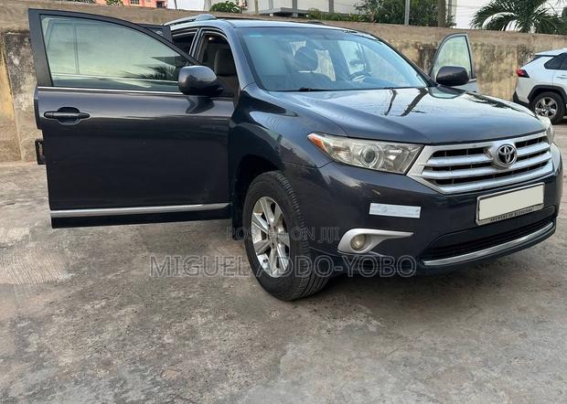 Toyota Highlander 3.5L 4WD 2013 Gray