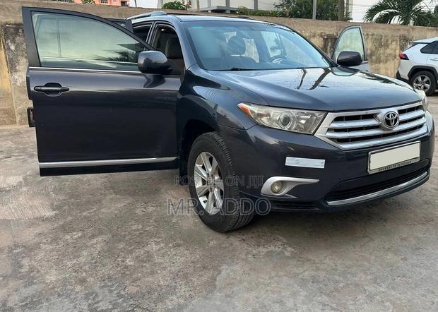 Toyota Highlander 3.5L 4WD 2013 Gray