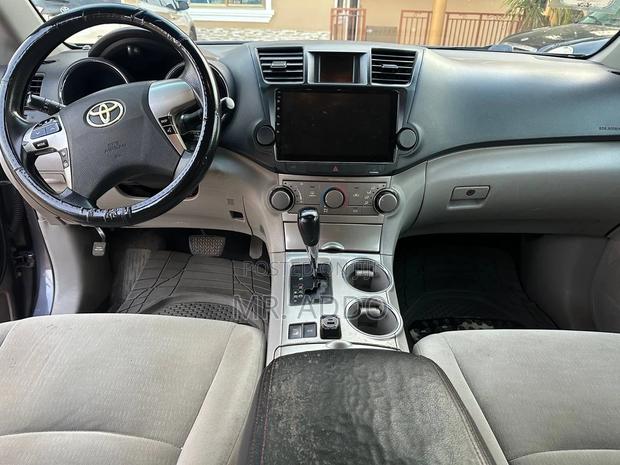 Toyota Highlander 3.5L 4WD 2013 Gray