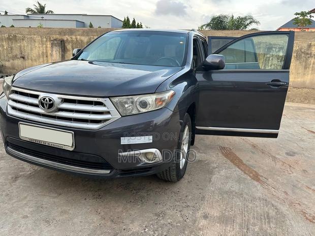 Toyota Highlander 3.5L 4WD 2013 Gray