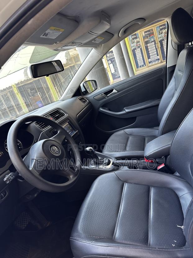 Volkswagen Jetta SE 4dr Sedan (1.8L 4cyl Turbo 5M) 2014 White