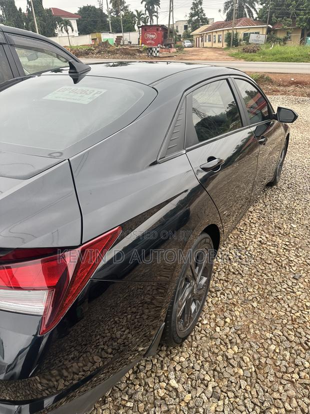 Hyundai Elantra SE 2022 Black