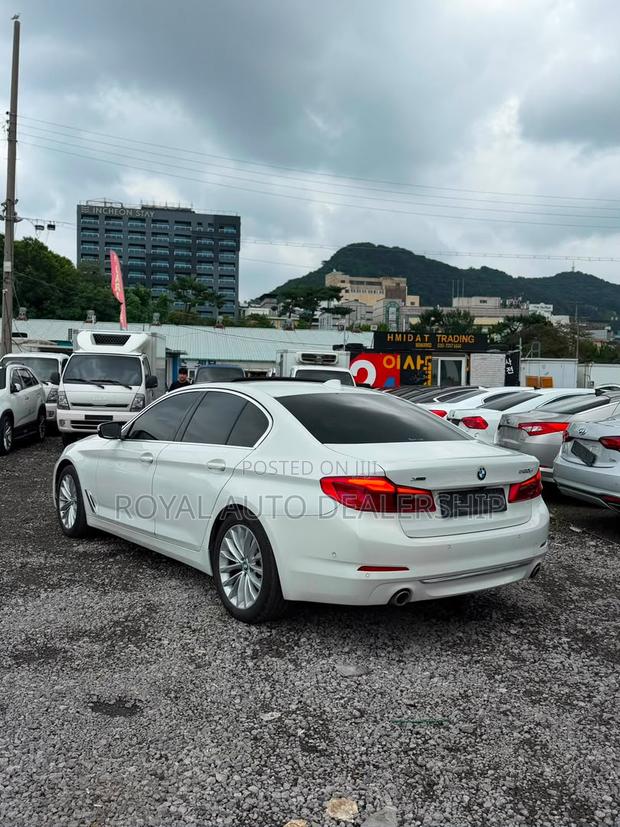 BMW 520i 2019 White
