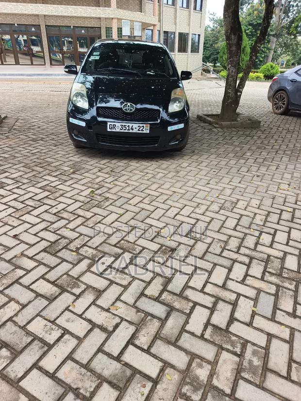 Toyota Vitz 2010 Black