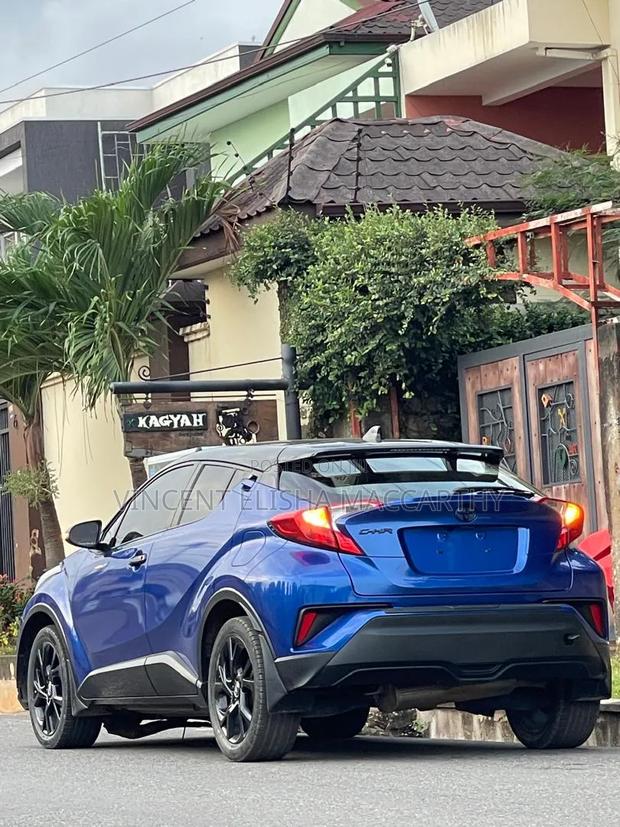 Toyota C-HR 2021 Blue