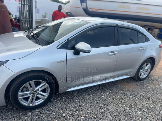 Toyota Corolla LE 2020 Silver