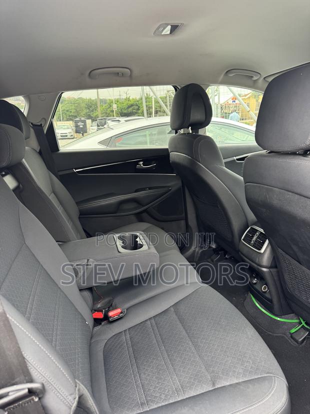 Kia Sorento 4dr SUV 2016 Beige