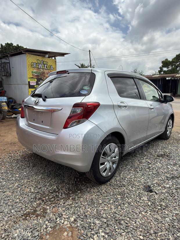 Toyota Vitz 1.3 FWD 5dr 2015 Silver
