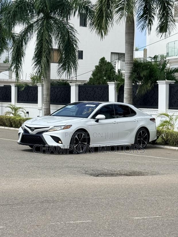 Toyota Camry XSE FWD (2.5L 4cyl 8AM) 2018 White