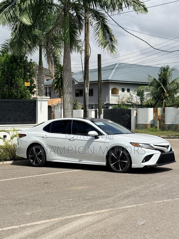 Toyota Camry XSE FWD (2.5L 4cyl 8AM) 2018 White