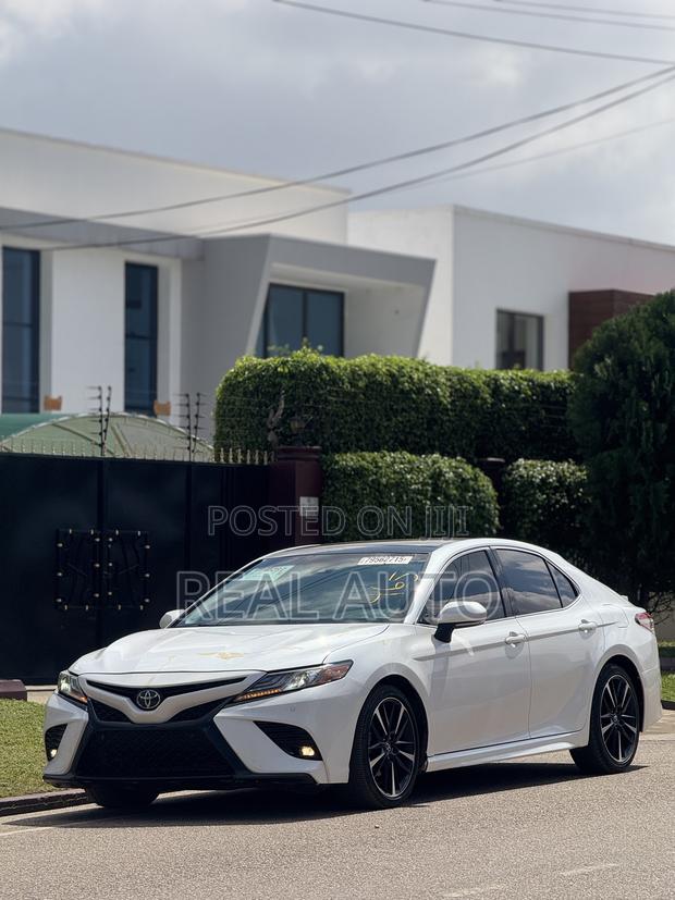 Toyota Camry XSE FWD (2.5L 4cyl 8AM) 2018 White