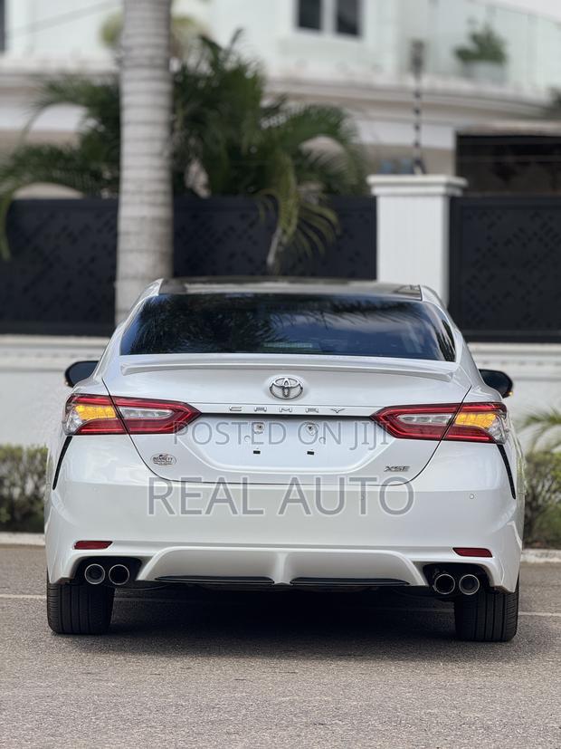 Toyota Camry XSE FWD (2.5L 4cyl 8AM) 2018 White