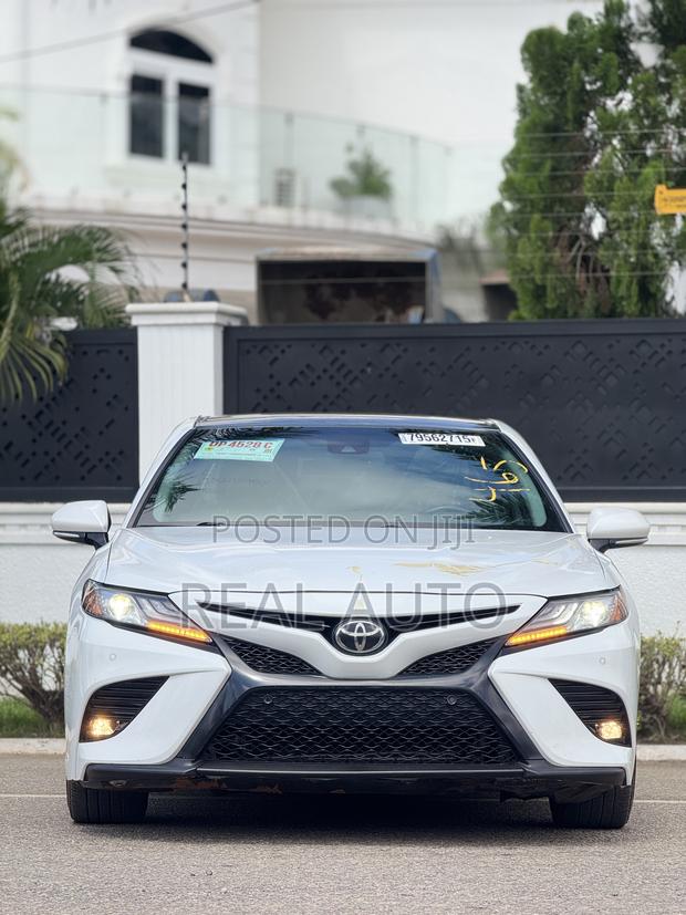 Toyota Camry XSE FWD (2.5L 4cyl 8AM) 2018 White