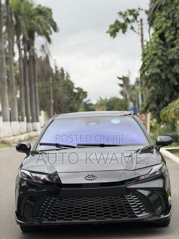 Toyota Camry SE 2025 Black