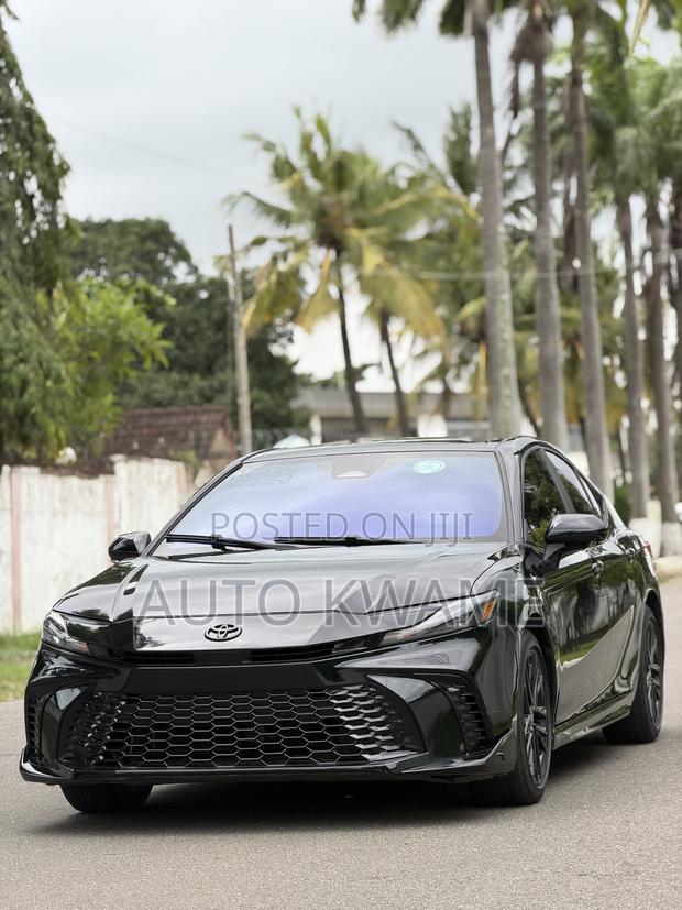 Toyota Camry SE 2025 Black