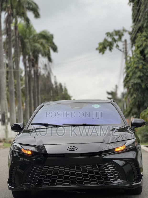 Toyota Camry SE 2025 Black