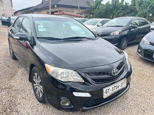 Toyota Corolla LE 4dr Sedan (1.8L 4cyl 4A) 2013 Black
