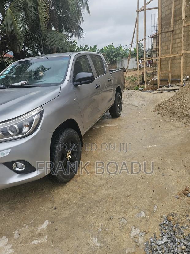 Toyota Camry 2018 Silver