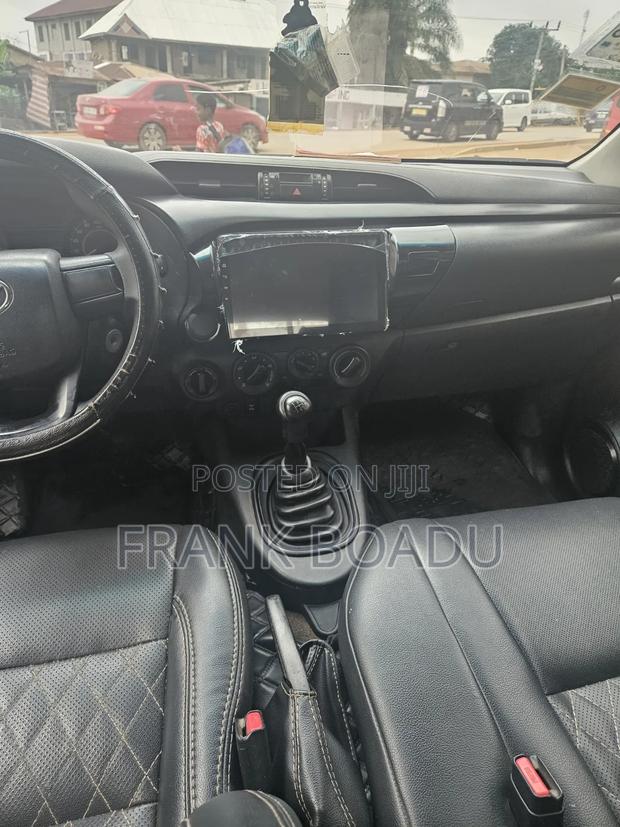 Toyota Camry 2018 Silver