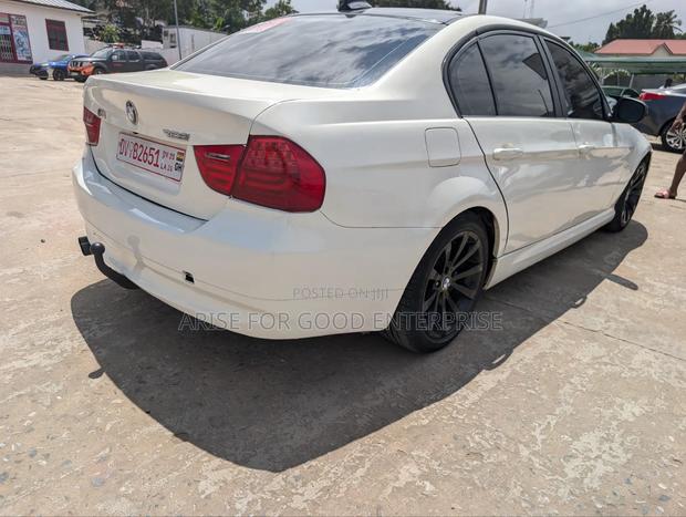 BMW 3 Series 2011 White