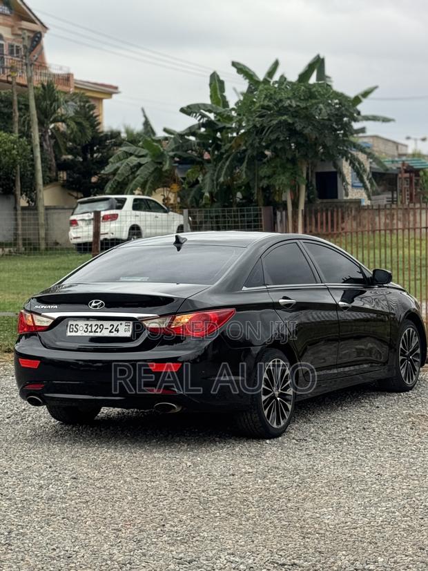 Hyundai Sonata SE 2.0T Sedan FWD (2.0L 4cyl 6A) 2011 Black