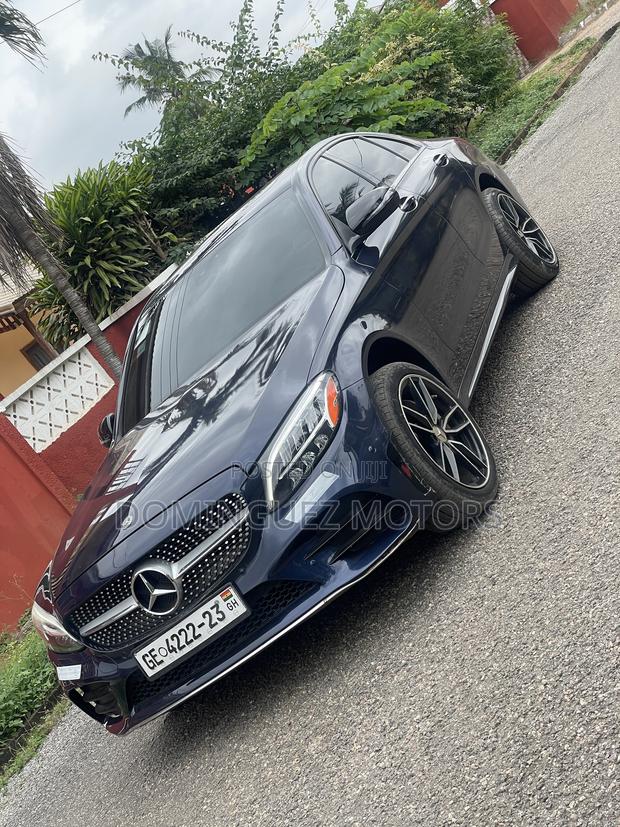 Mercedes-Benz C300 2019 Blue