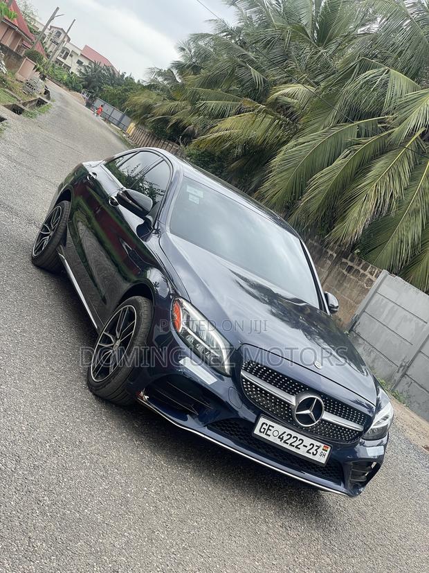 Mercedes-Benz C300 2019 Blue