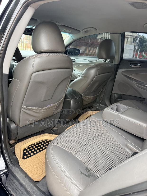Hyundai Sonata 2010 Black