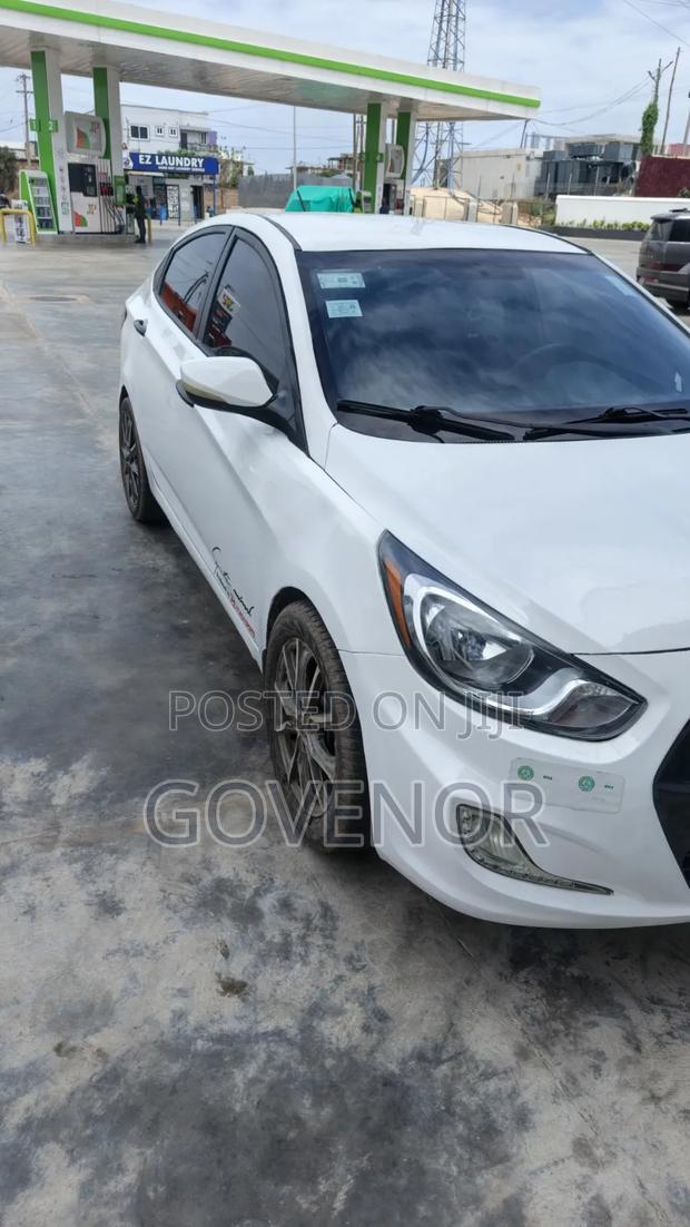 Hyundai Accent SE Sedan 2017 White
