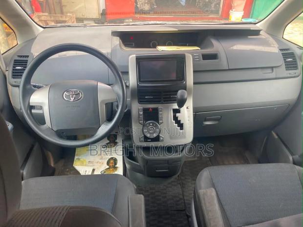 Toyota Voxy 2012 Black