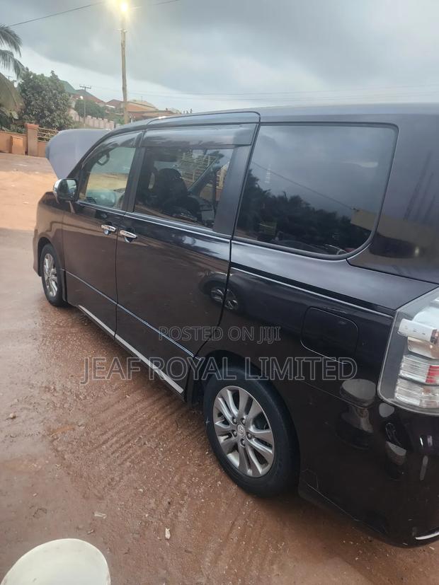 Toyota Voxy X L Edition 2WD 8-Seater 2013 Matt Black