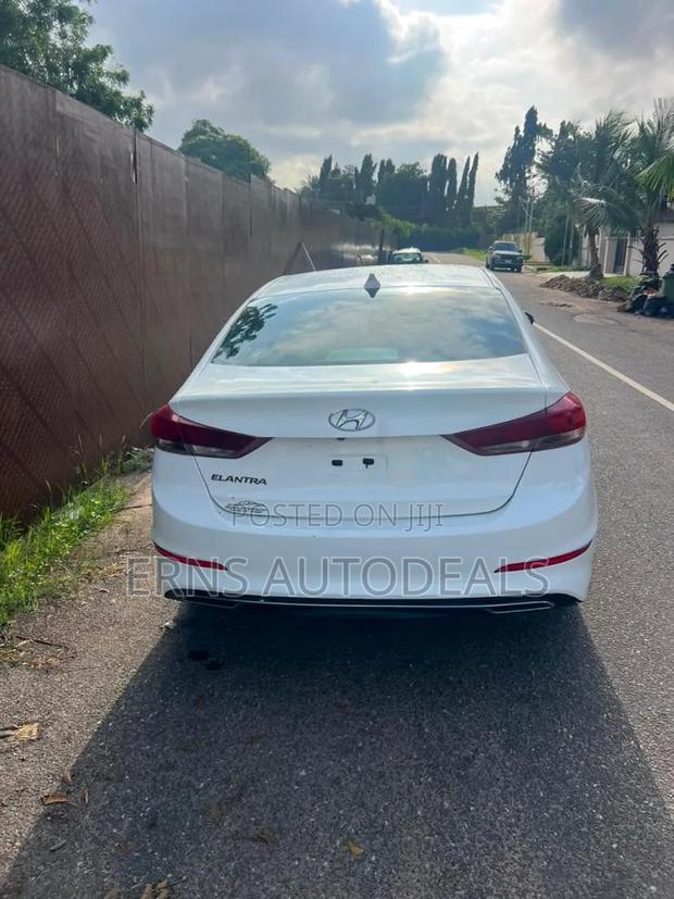 Hyundai Elantra 2017 White