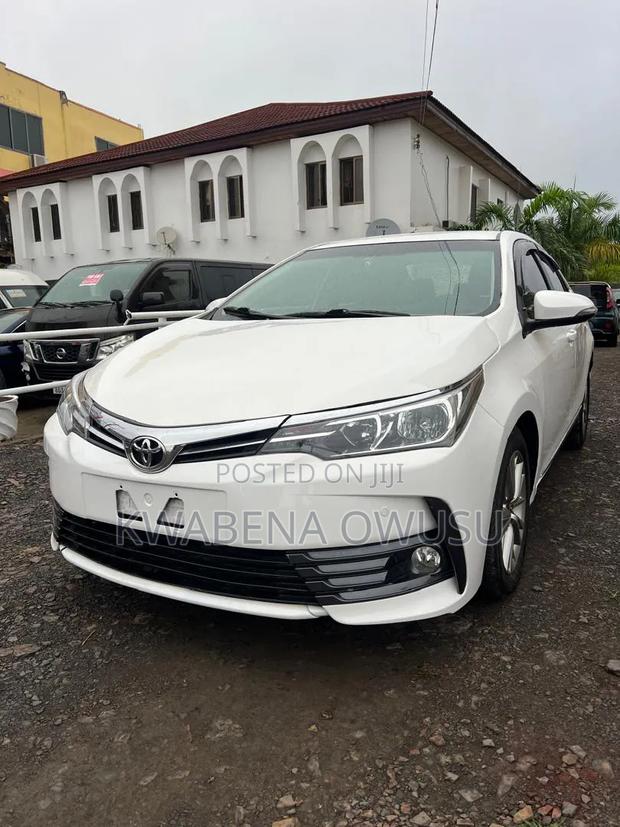 Toyota Corolla Altis 2017 White
