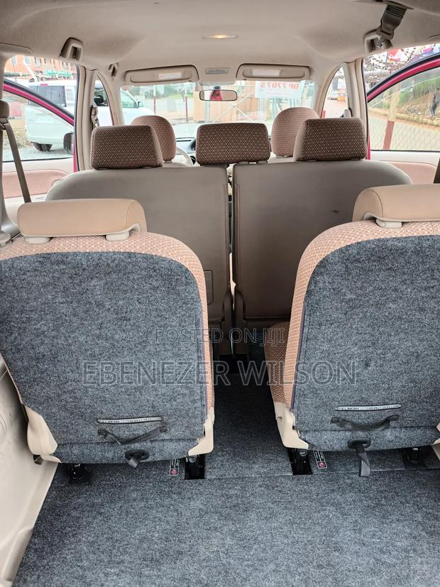 Toyota Sienta 2012 Red