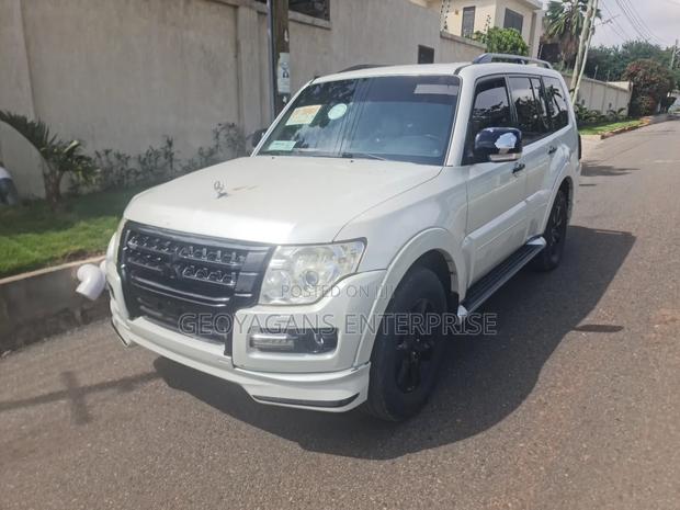 Mitsubishi Pajero 2013 White