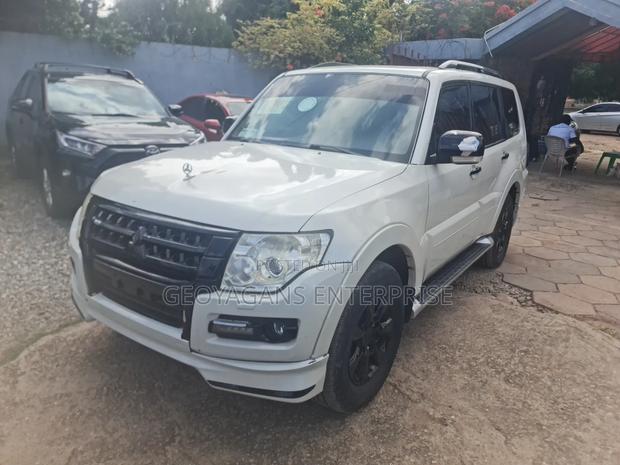 Mitsubishi Pajero 2013 White