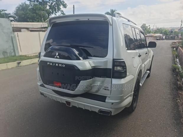 Mitsubishi Pajero 2013 White