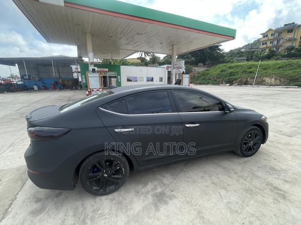 Hyundai Elantra Limited Sedan FWD (2.0L 4cyl 6A) 2017 Black