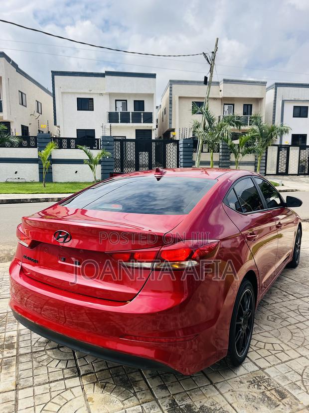 Hyundai Elantra SE Sedan FWD (2.0L 4cyl 6M) 2017 Red