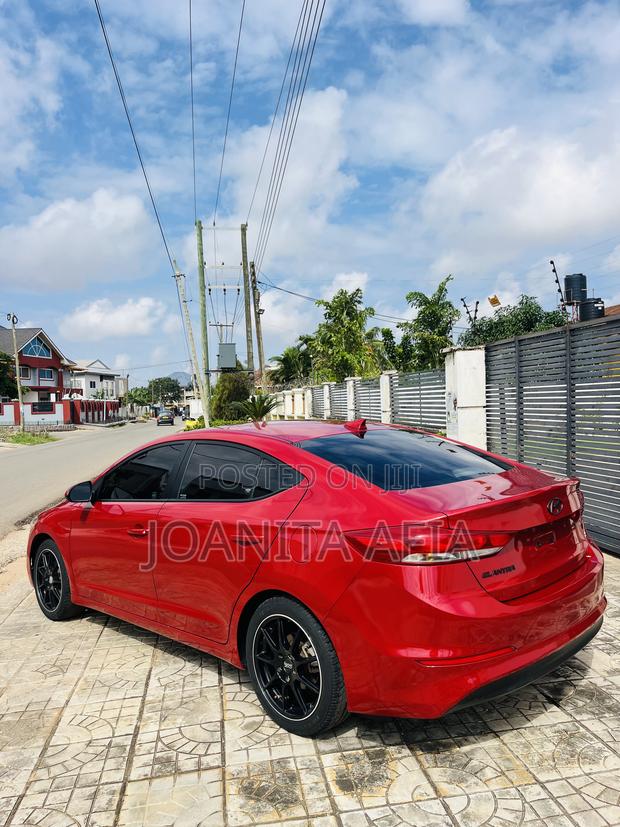 Hyundai Elantra SE Sedan FWD (2.0L 4cyl 6M) 2017 Red