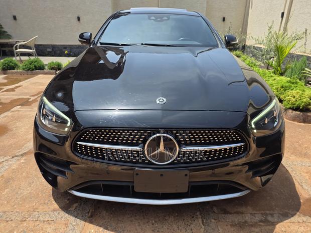Mercedes-Benz E300 2023 Black
