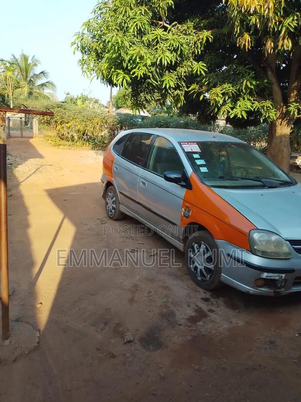 Nissan Almera 2000 Gray