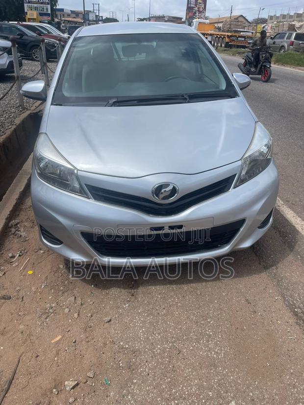Toyota Vitz 2012 Silver