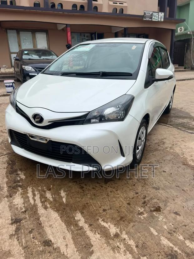 Toyota Vitz 2015 White