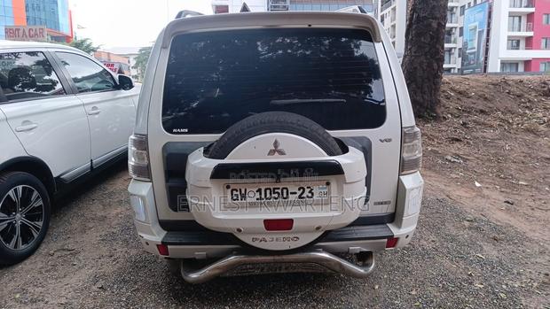 Mitsubishi Pajero 2015 White