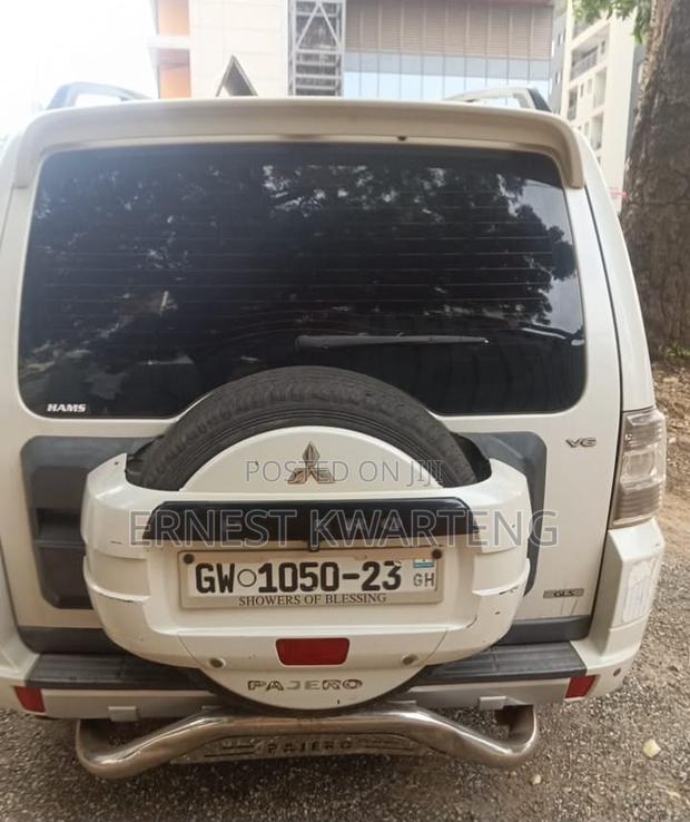 Mitsubishi Pajero 2010 Gray